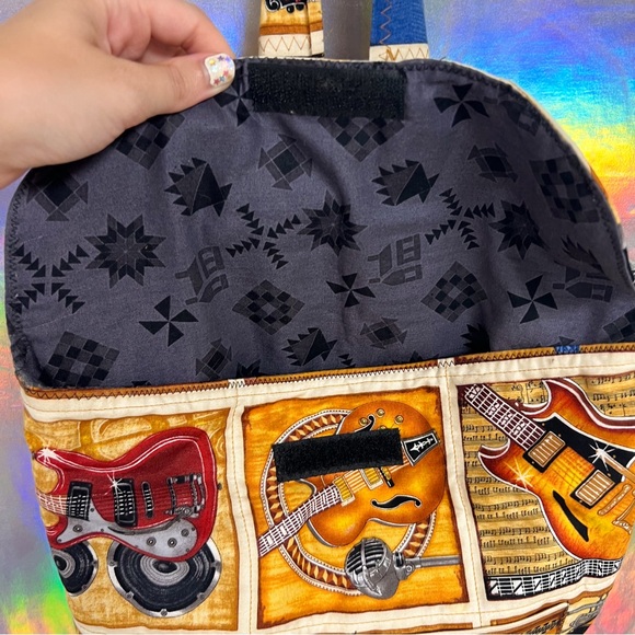 Vintage handmade groovy guitars quilt backpack with matching coin purse - Picture 4 of 9